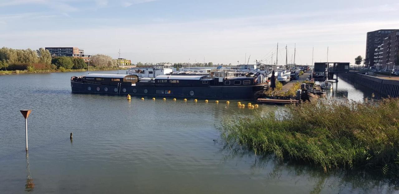 Wheelhouse Euphrate Houseboat Bed & Breakfast Diemen Bagian luar foto