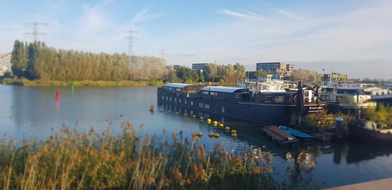 Wheelhouse Euphrate Houseboat Bed & Breakfast Diemen Bagian luar foto