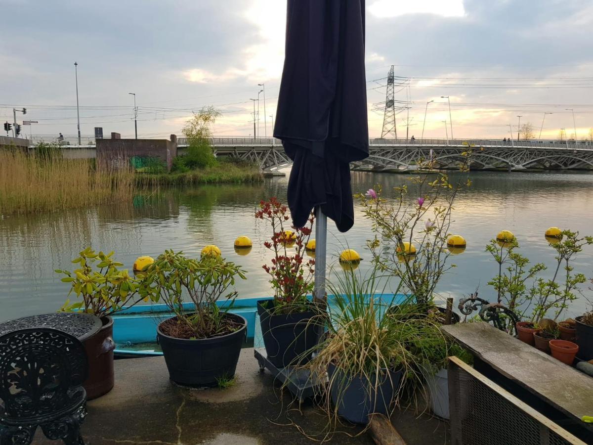 Wheelhouse Euphrate Houseboat Bed & Breakfast Diemen Bagian luar foto