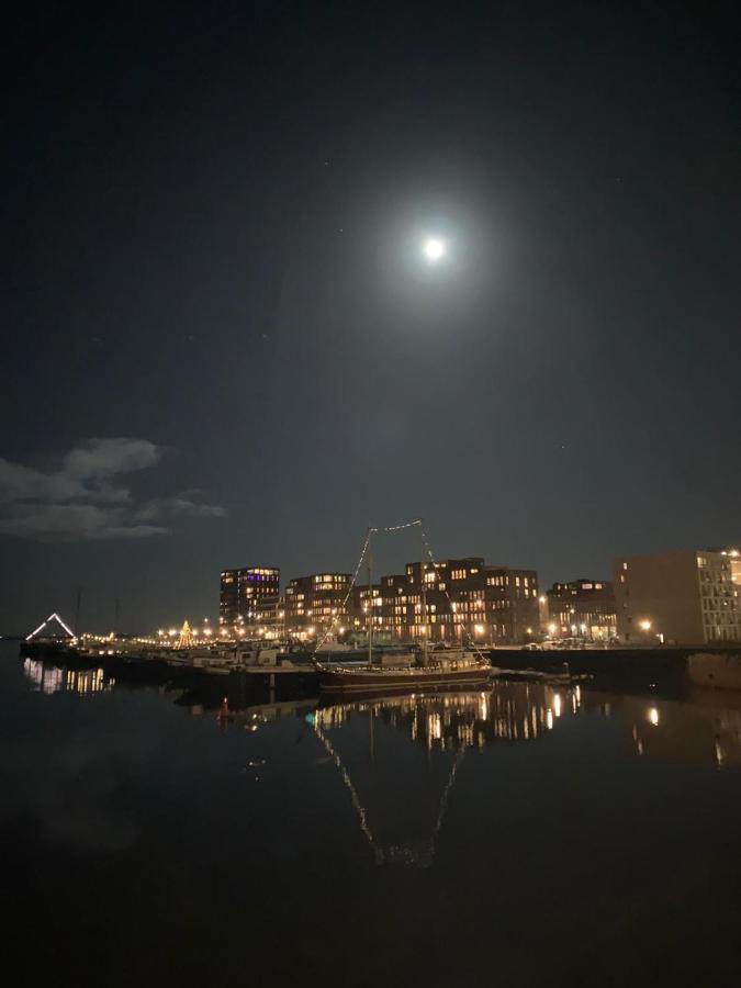Wheelhouse Euphrate Houseboat Bed & Breakfast Diemen Bagian luar foto