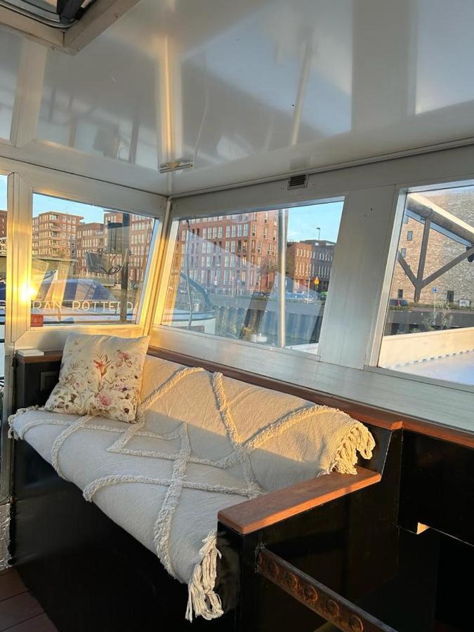 Wheelhouse Euphrate Houseboat Bed & Breakfast Diemen Bagian luar foto