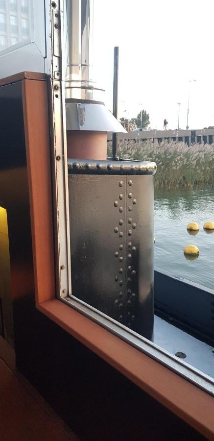 Wheelhouse Euphrate Houseboat Bed & Breakfast Diemen Bagian luar foto