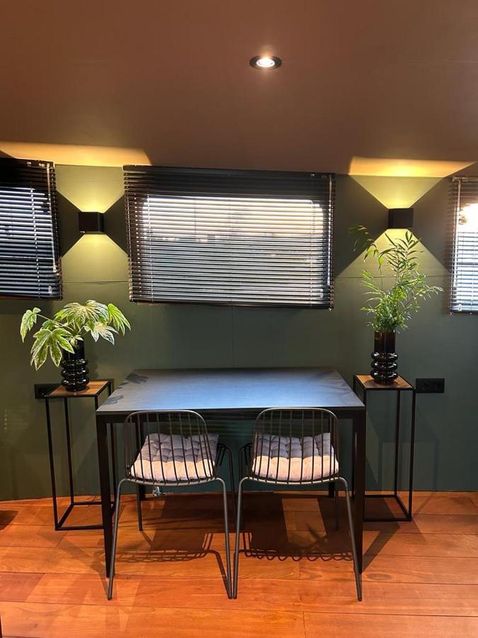 Wheelhouse Euphrate Houseboat Bed & Breakfast Diemen Bagian luar foto