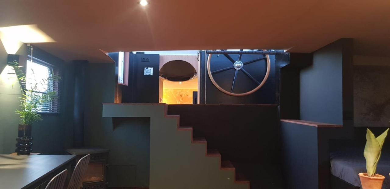Wheelhouse Euphrate Houseboat Bed & Breakfast Diemen Bagian luar foto