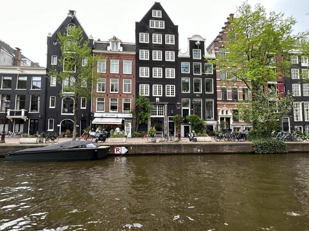 Wheelhouse Euphrate Houseboat Bed & Breakfast Diemen Bagian luar foto