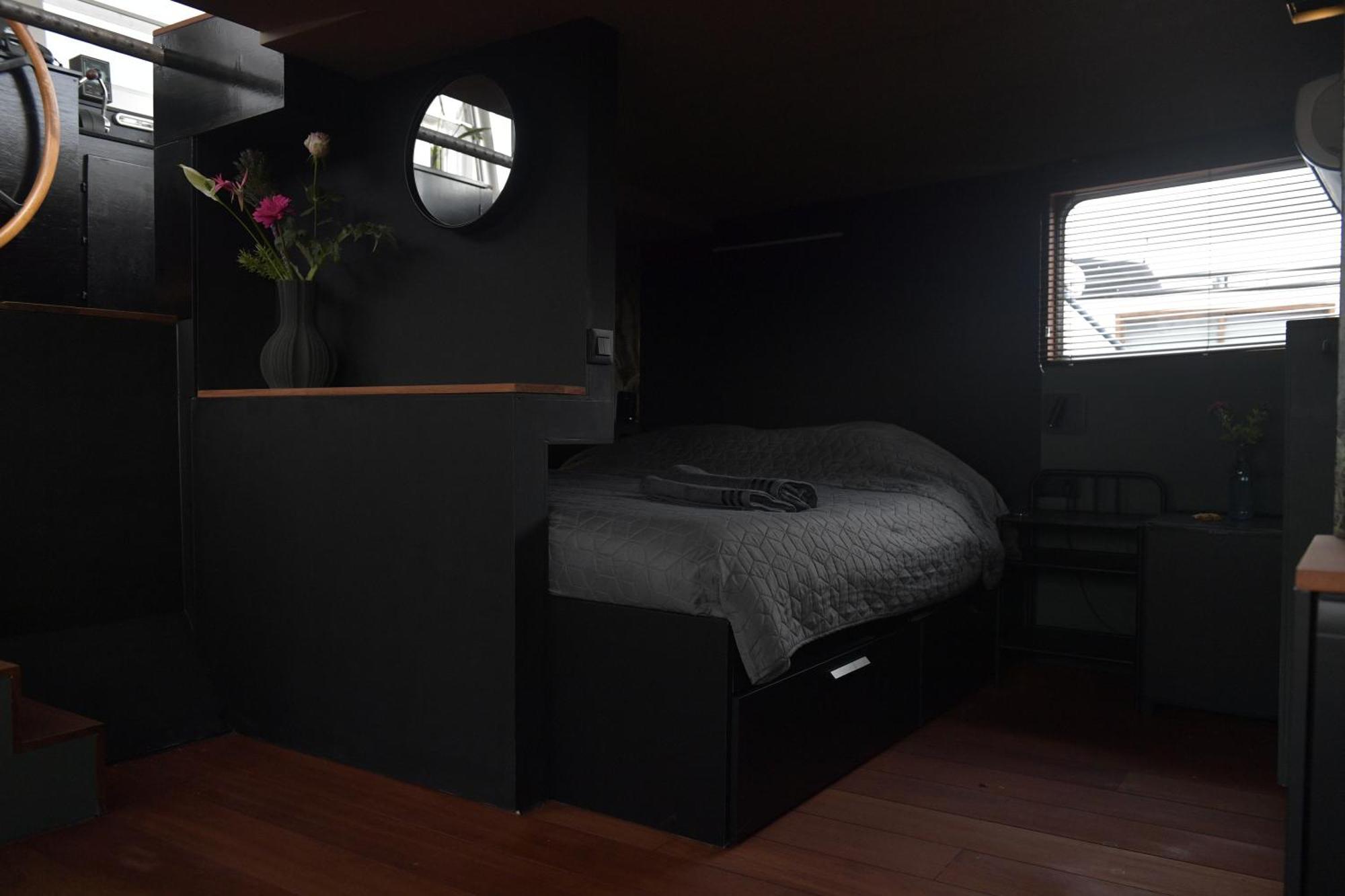 Wheelhouse Euphrate Houseboat Bed & Breakfast Diemen Bagian luar foto