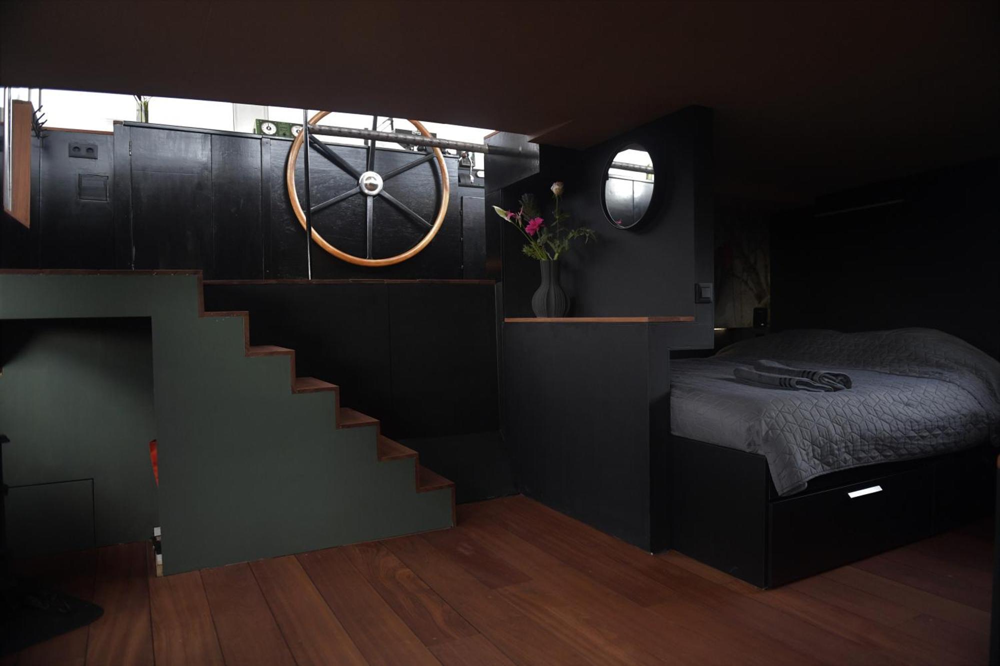 Wheelhouse Euphrate Houseboat Bed & Breakfast Diemen Bagian luar foto