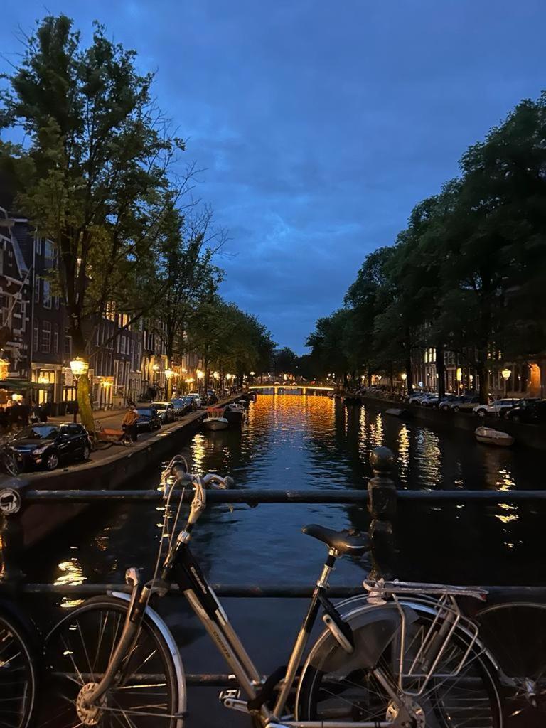 Wheelhouse Euphrate Houseboat Bed & Breakfast Diemen Bagian luar foto