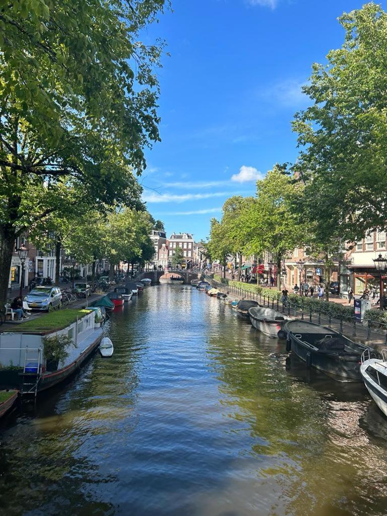 Wheelhouse Euphrate Houseboat Bed & Breakfast Diemen Bagian luar foto