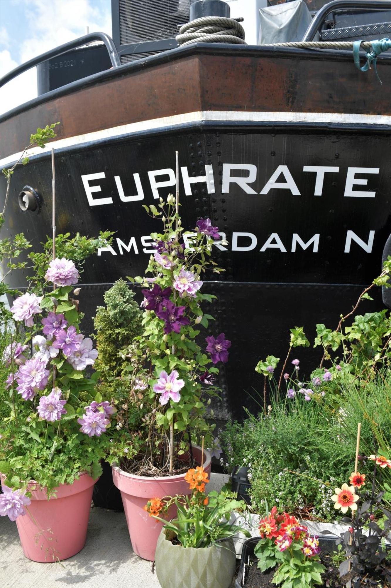 Wheelhouse Euphrate Houseboat Bed & Breakfast Diemen Bagian luar foto